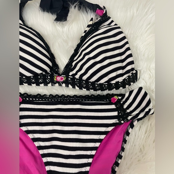 Betsey Johnson Bikini Stripe Black White Roses
Floral Lace Coquette Retro D/M - Picture 6 of 7